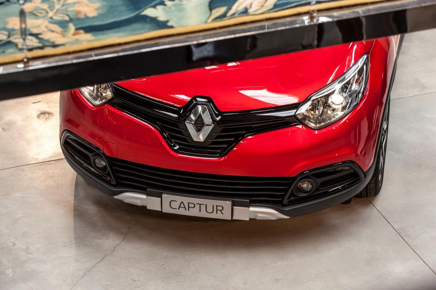 Детали экстерьера Renault Captur Hypnotic 2016 года  (IT) (фото 24 из 26)